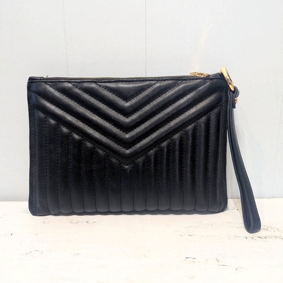 A New Day Black Quilted Wristlet Pouch  Zipper Closure Card Slots Slip Pocket - Picture 1 of 8